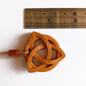 Trinity kelta csomós zsinórnyaklánc, fa triquetra kelta medál - ékszer - nyaklánc - medálos nyaklánc - Meska.hu