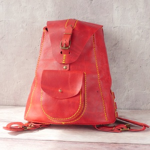 Piros bőr városi hátizsák  - Meska.hu