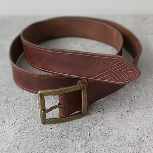 Barna férfi öv antikolt csattal, geometrikus díszítéssel - Meska.hu