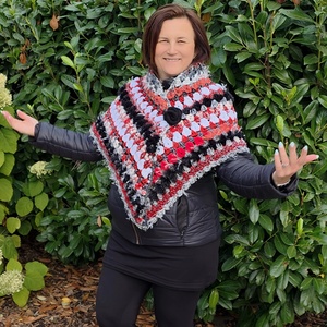 Tűzmesék - egyedi, kézzel horgolt kendő, rózsával - ruha & divat - sál, sapka, kendő - kendő - Meska.hu Tűzmesék - egyedi, kézzel horgolt kendő, rózsával - ruha & divat - sál, sapka, kendő - kendő - Meska.hu