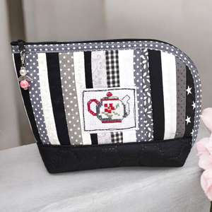 Fekete-fehér csíkos neszi , Táska & Tok, Neszesszer, Varrás, Hímzés, MESKA