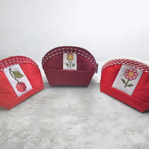 Picurka neszi piros-bordó , Táska & Tok, Neszesszer, Varrás, Hímzés, MESKA