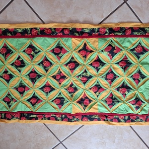 Új, tulipános patchwork terítő , Otthon & Életmód, Dekoráció, Asztal és polc dekoráció, Horgolt & Csipketerítő, Patchwork, foltvarrás, MESKA