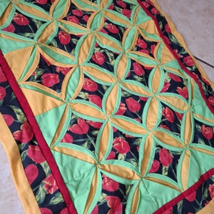 Új, tulipános patchwork terítő  - otthon & életmód - dekoráció - asztal és polc dekoráció - horgolt & csipketerítő - Meska.hu