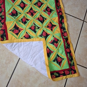 Új, tulipános patchwork terítő  - otthon & életmód - dekoráció - asztal és polc dekoráció - horgolt & csipketerítő - Meska.hu