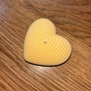 Dombornyomott 3 D szív gyertya - kellékek & szerszámok - dekorációs kellékek - dekorációs gyertya - Meska.hu