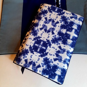 Könyvkabát - Batik (Shibori) mintás - otthon & életmód - papír, írószer - könyv- és füzetborító - Meska.hu
