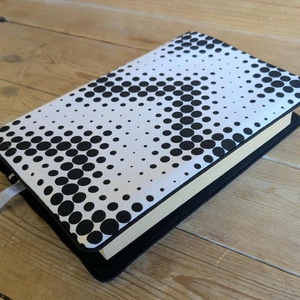 Könyvkabát - fekete fehér - otthon & életmód - papír, írószer - könyv- és füzetborító - Meska.hu