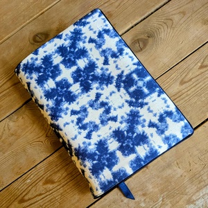 Könyvkabát - Batik (Shibori) mintás, Otthon & Életmód, Papír, írószer, Könyv- és füzetborító, Varrás, MESKA
