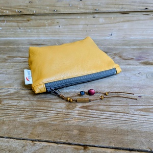 Mustársárga műbőr neszesszer, gyöngydísszel (kicsi) - táska & tok - neszesszer - Meska.hu