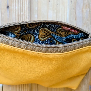 Mustársárga műbőr neszesszer, gyöngydísszel (kicsi), Táska & Tok, Neszesszer, Varrás, MESKA