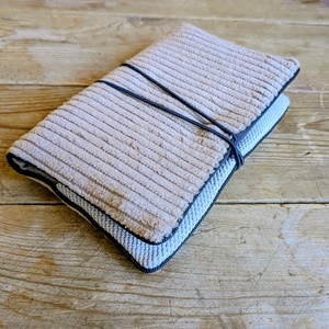 Dohánytasak - kordbársony, törtfehér - Meska.hu