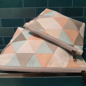 2 db-os szett - Pasztel, háromszögmintás neszesszerek, Táska & Tok, Neszesszer, Varrás, MESKA