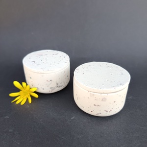 Jesmonite mini ékszertároló tetővel lila-rózsazsín-kék terazzo, Otthon & Életmód, Dekoráció, Dísztárgy, Mindenmás, MESKA