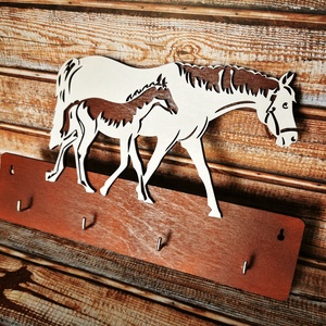 Egyedi, két rétegű lovas fali kulcstartó, 4 akasztóval, Otthon & Lakás, Dekoráció, Fali és függő dekoráció, Fali kulcstartó, Famegmunkálás, Festett tárgyak, MESKA