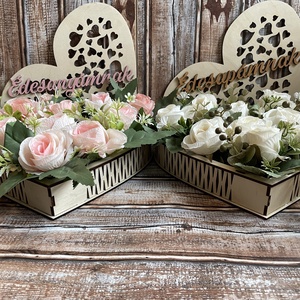 Szülőköszöntő virág boxok, szív alakú dobozban, felirattal, Esküvő, Emlék & Ajándék, Szülőköszöntő ajándék, Famegmunkálás, Virágkötés, MESKA