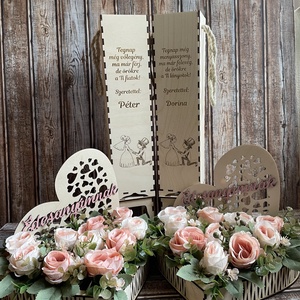 Szülőköszöntő szett, szív alakú virág boxokkal, felirattal, bortartókkal - A nagy kérdés! mintával - esküvő - emlék & ajándék - szülőköszöntő ajándék - Meska.hu