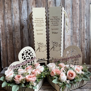 Szülőköszöntő szett, szív alakú virág boxokkal, felirattal, bortartókkal - Köszönünk mindent! mintával - Meska.hu