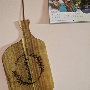 Gravírozott vágódeszka, névre szóló ajándék, ingyenes szállítással - otthon & életmód - konyhafelszerelés, tálalás - sütés, főzés - vágódeszka - Meska.hu