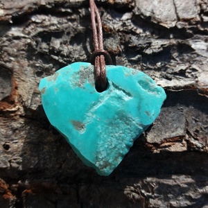 Nyers arizona türkiz medál átfúrva és kenderszálra fűzve, Eredeti türkiz medál, Kék békesség - ékszer - nyaklánc - medál - Meska.hu