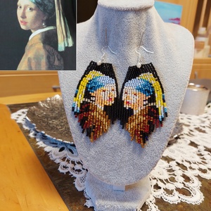 Gyöngyös lány, gyöngyből készült fülbevaló., Ékszer, Fülbevaló, Lógó fülbevaló, Gyöngyfűzés, gyöngyhímzés, Ékszerkészítés, MESKA