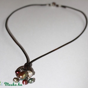 FOGLALVA - Ezüst karikák és tenyésztett édesvizi gyöngyök - bőr nyaklánc - Meska.hu