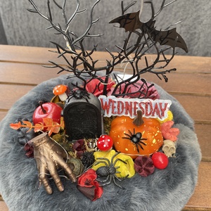 Wednesyday asztal  disz  - Meska.hu