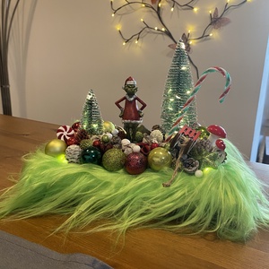 Grincs karácsonyi asztal disz  - karácsony - karácsonyi lakásdekoráció - karácsonyi lakásdíszek - Meska.hu