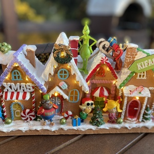  Grincs karácsonyi  asztal disz Kifalva  - karácsony - karácsonyi lakásdekoráció - karácsonyi ajtódíszek - Meska.hu