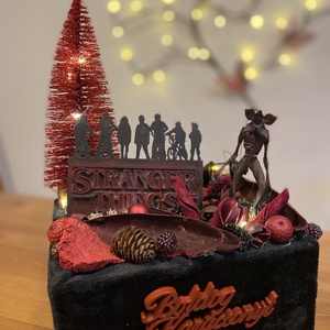 Stranger Things  asztal disz  - karácsony - adventi díszek - adventi asztaldísz - Meska.hu