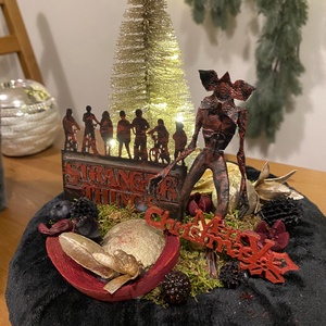 Stranger Things  asztal disz  - Meska.hu