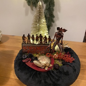 Stranger Things  asztal disz  - karácsony - adventi díszek - adventi asztaldísz - Meska.hu