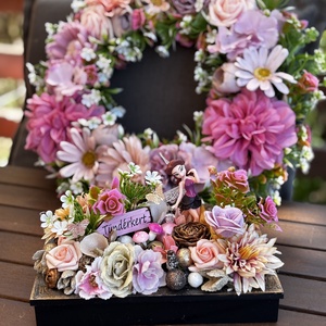 Virágos kopogtató és asztal disz  - Meska.hu