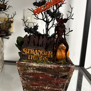 Stranger Things  asztal disz  - Meska.hu