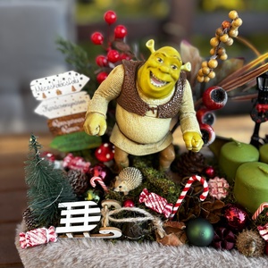 Shrek karácsonyi    asztal dísz  - karácsony - karácsonyi lakásdekoráció - karácsonyfadíszek - Meska.hu