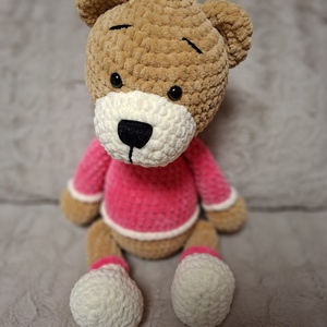 Horgolt plüss maci élénk pink felsőben - Meska.hu