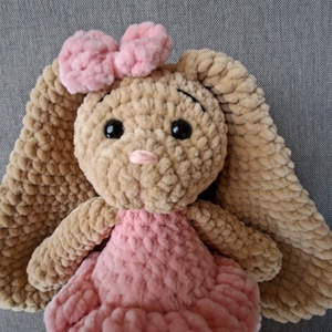 Hosszú fülű, világos barna horgolt nyuszilány - játék & sport - plüssállat & játékfigura - nyuszi - Meska.hu
