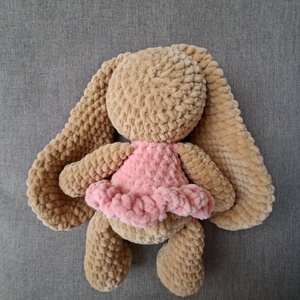 Hosszú fülű, világos barna horgolt nyuszilány - játék & sport - plüssállat & játékfigura - nyuszi - Meska.hu