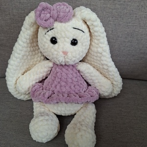 Hosszú fülű, krém színű horgolt nyuszilány, Játék & Sport, Plüssállat & Játékfigura, Nyuszi, Horgolás, Hímzés, MESKA