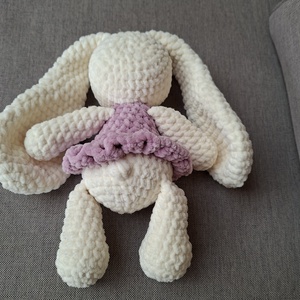 Hosszú fülű, krém színű horgolt nyuszilány - játék & sport - plüssállat & játékfigura - nyuszi - Meska.hu