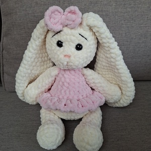 Hosszú fülű, krém színű horgolt nyuszilány, Játék & Sport, Plüssállat & Játékfigura, Nyuszi, Horgolás, Hímzés, MESKA