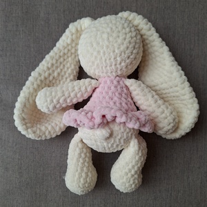 Hosszú fülű, krém színű horgolt nyuszilány - játék & sport - plüssállat & játékfigura - nyuszi - Meska.hu