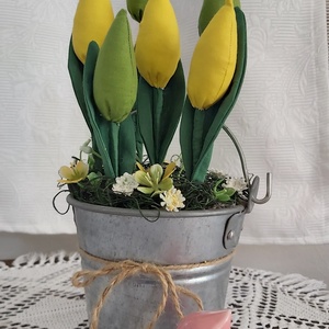 Bádog vödörbe ültetett tulipánok, tavaszi asztaldísz, nönapi, anyáknspi ajándék - otthon & életmód - dekoráció - Meska.hu