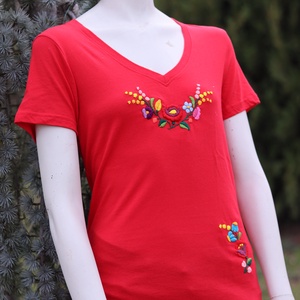 Kalocsai mintával hímzett női póló, Ruha & Divat, Női ruha, Póló, felső, , MESKA