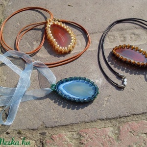 Achát lapos nyakbavalók - Meska.hu