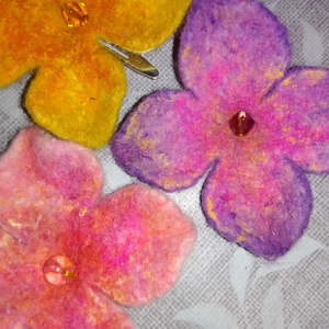 Nemez virág hajgumi/ hajcsat/ kitűző - ruha & divat - hajdísz & hajcsat - hajcsat & hajtű - Meska.hu