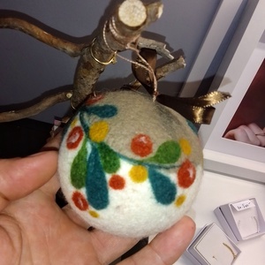 Nemezelt gyapjú karácsonyi gömb, Karácsony, Karácsonyi lakásdekoráció, Karácsonyfadíszek, Nemezelés, MESKA