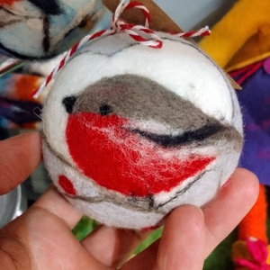 Nemezelt téli madrks gömb - Meska.hu