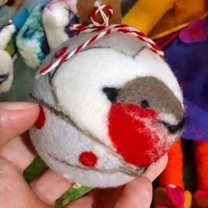 Nemezelt téli mad�rk�s gömb - karácsony - karácsonyi lakásdekoráció - karácsonyfadíszek - Meska.hu