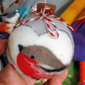 Nemezelt téli mad�rk�s gömb - karácsony - karácsonyi lakásdekoráció - karácsonyfadíszek - Meska.hu